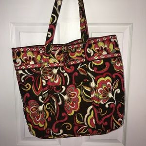 Vera Bradley shoulder bag.